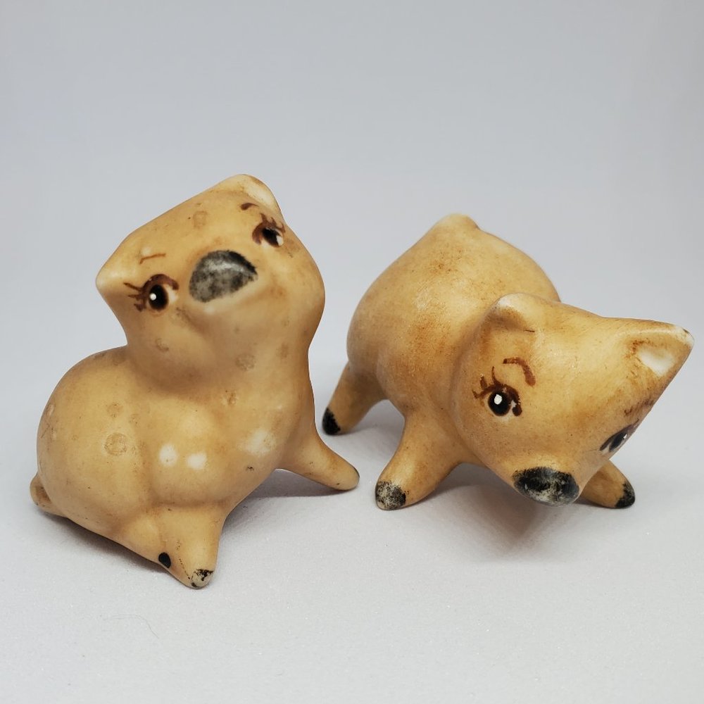 PAIR OF CLASSIC ANTIQUE PIGLETS